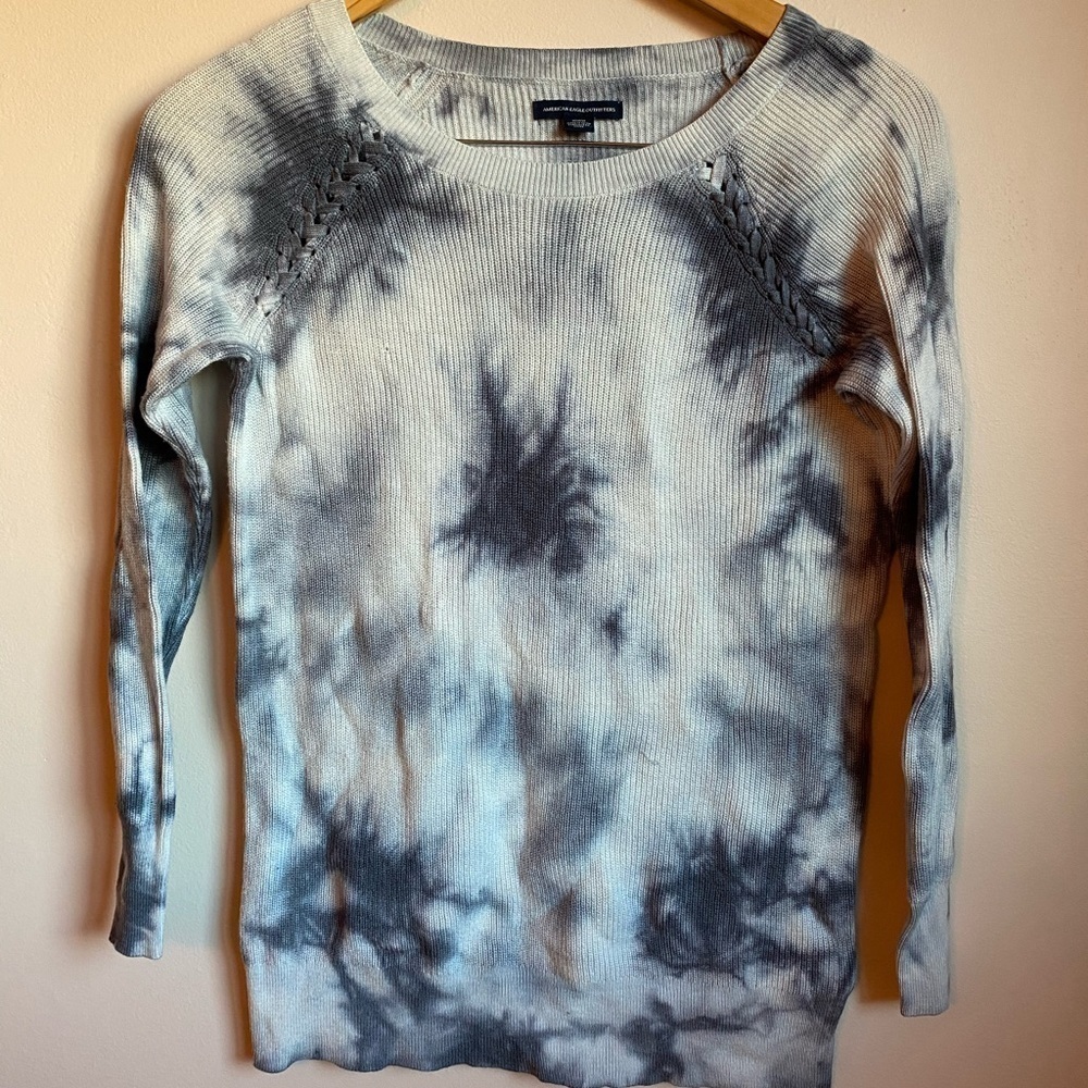 American Eagle Gray Tie Dye Fitted Sweater w/ Braided Shoulder Detail Size M
